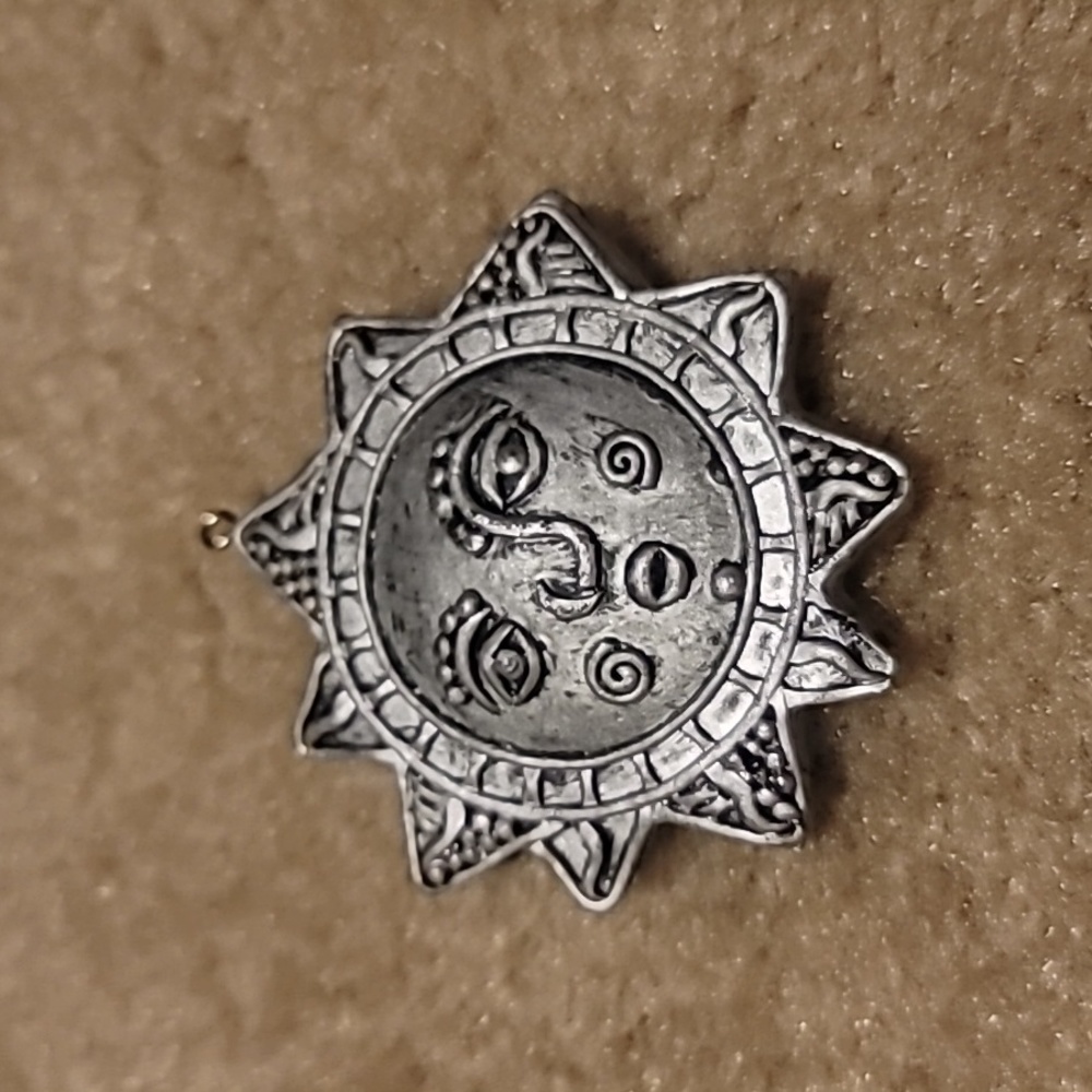 COPY - Metal Hanging Sun - Picture 2 of 3